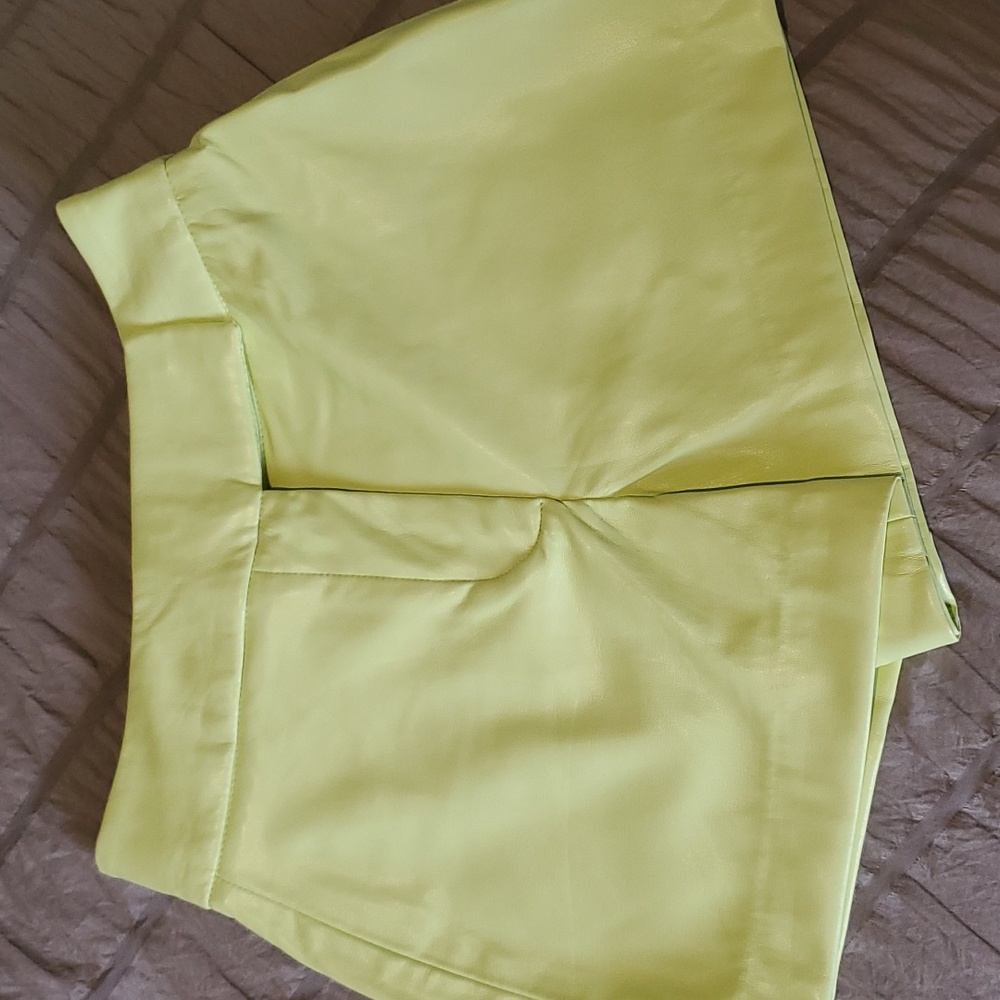 House of Harlow 1960 Lime Green Crop Top and Shorts Set - Picture 3 of 9
